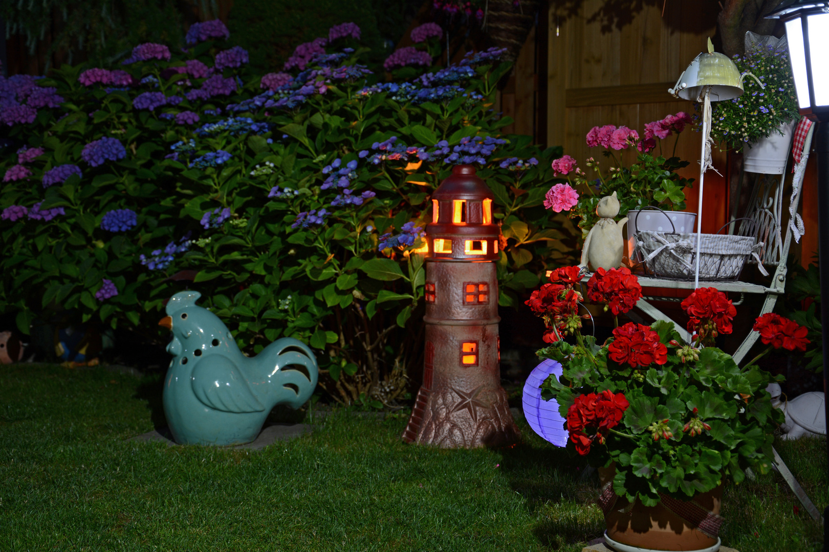 Im Garten bei Nacht Foto & Bild lampen und leuchten, alltagsdesign