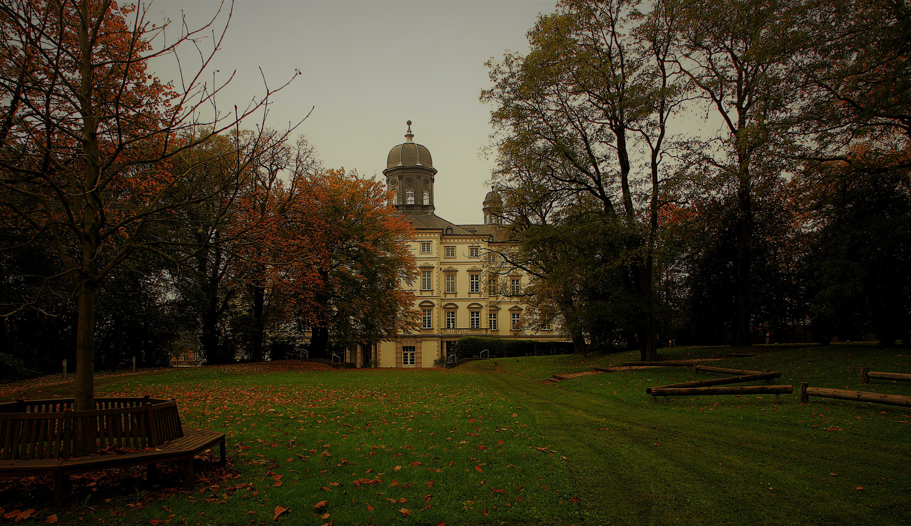 im Garten von Schloss Bensberg