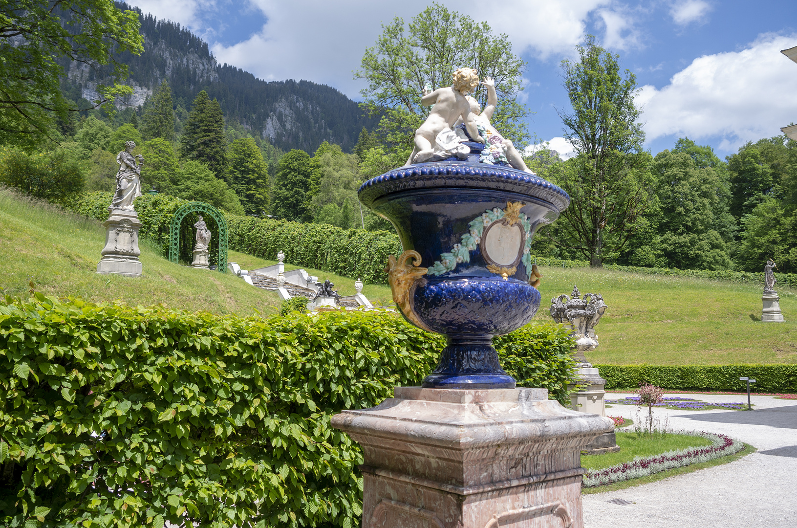Im Garten von Schloss Linderhof Foto & Bild deutschland, europe