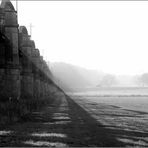 im Gegenlicht....die Dömitzer Eisenbahnbrücke