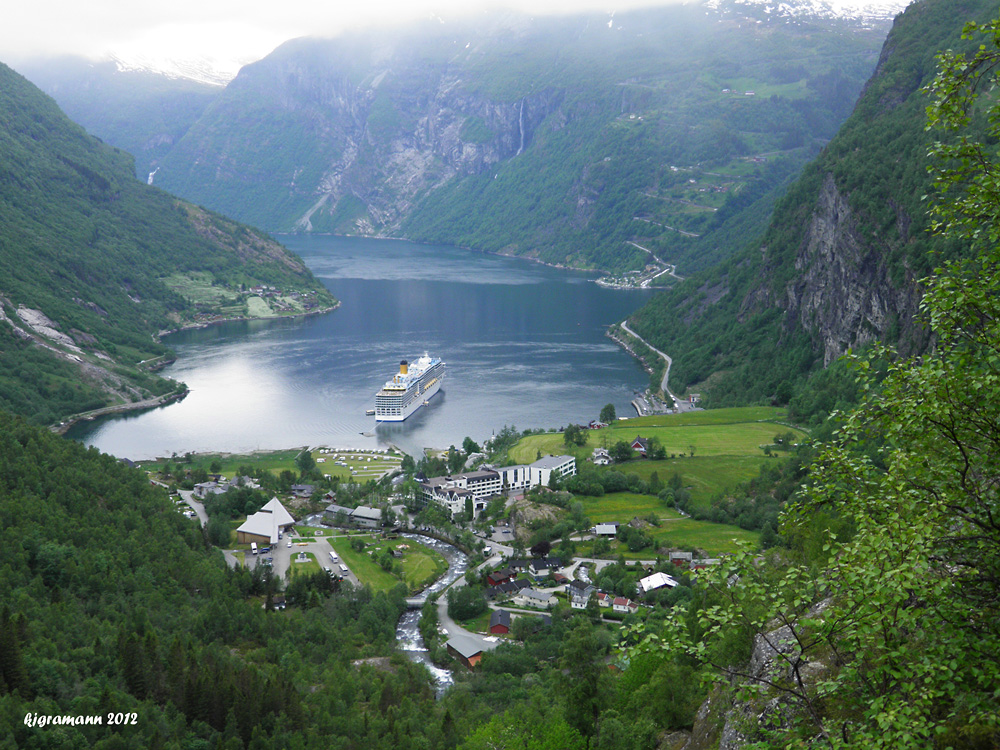 im geiranger fjord........