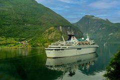 IM GEIRANGER-FJORD