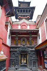 Im Golden Temple in Nepals Königsstadt Lalitpur