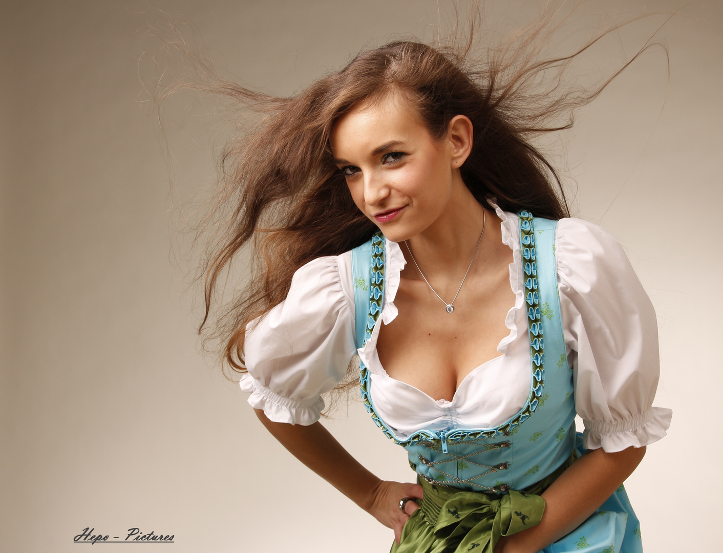 Im grünen Dirndl 2