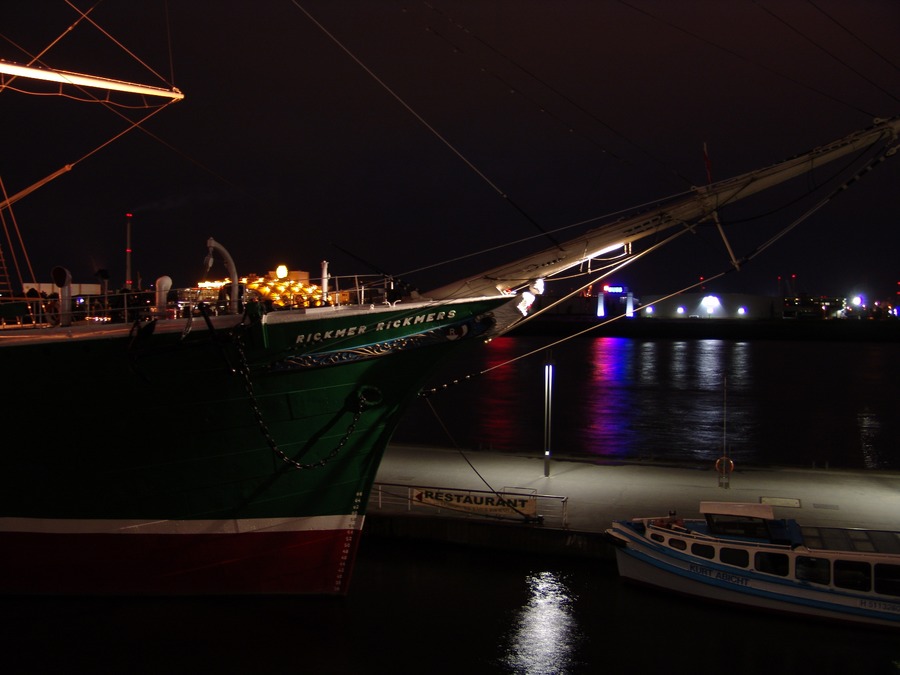 Im Hafen bei Nacht