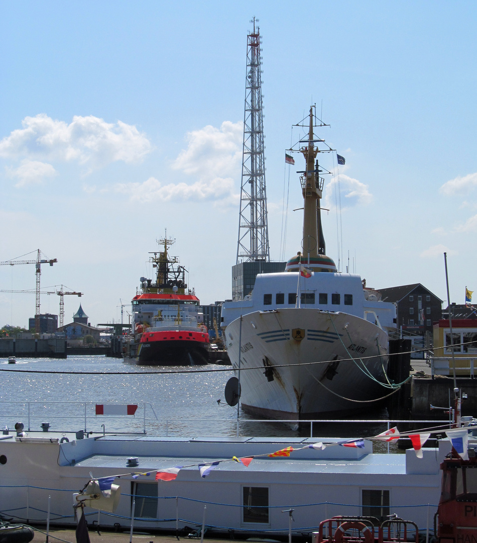 im Hafen Cuxhaven ...