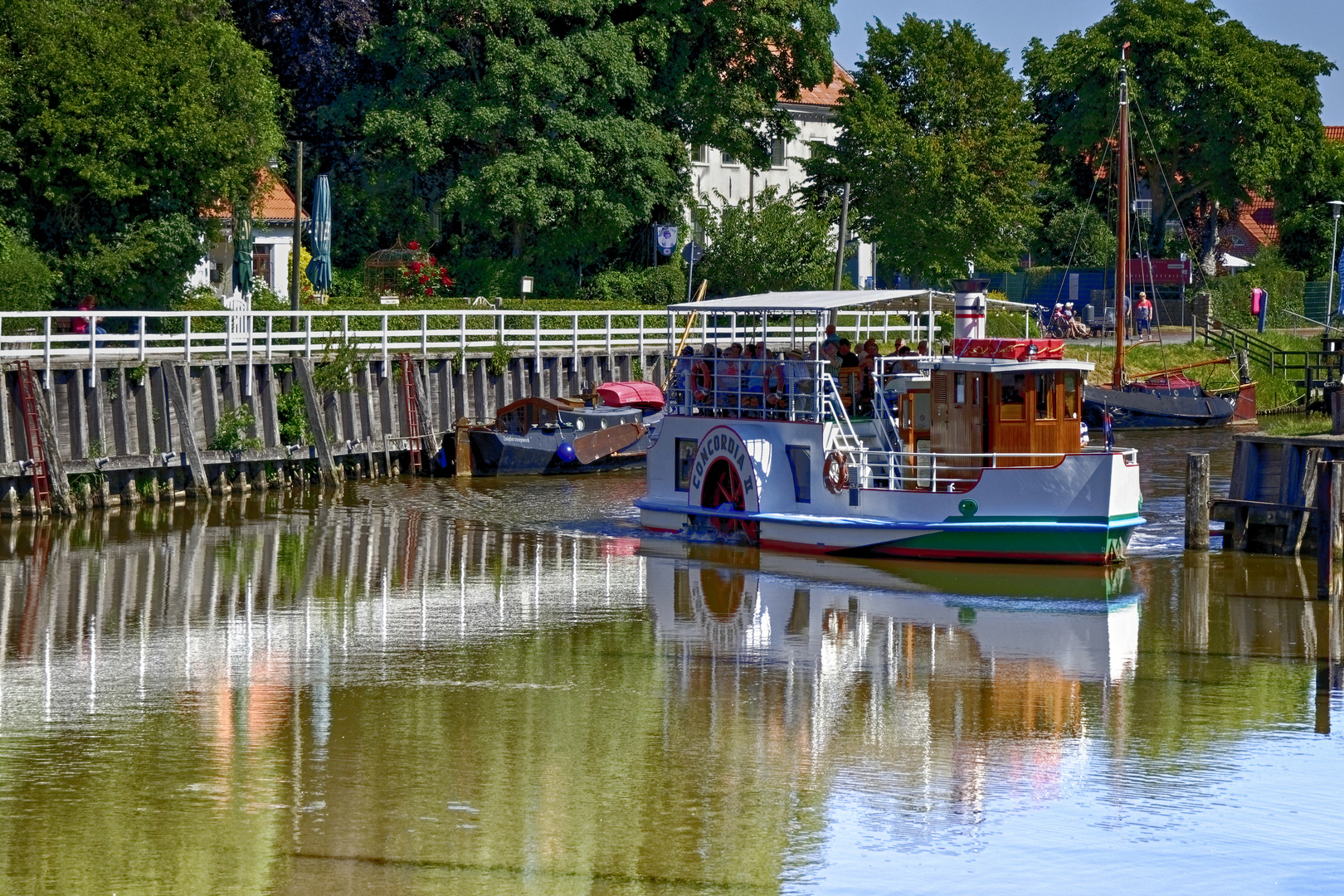 Im Hafen von Carolinensiel