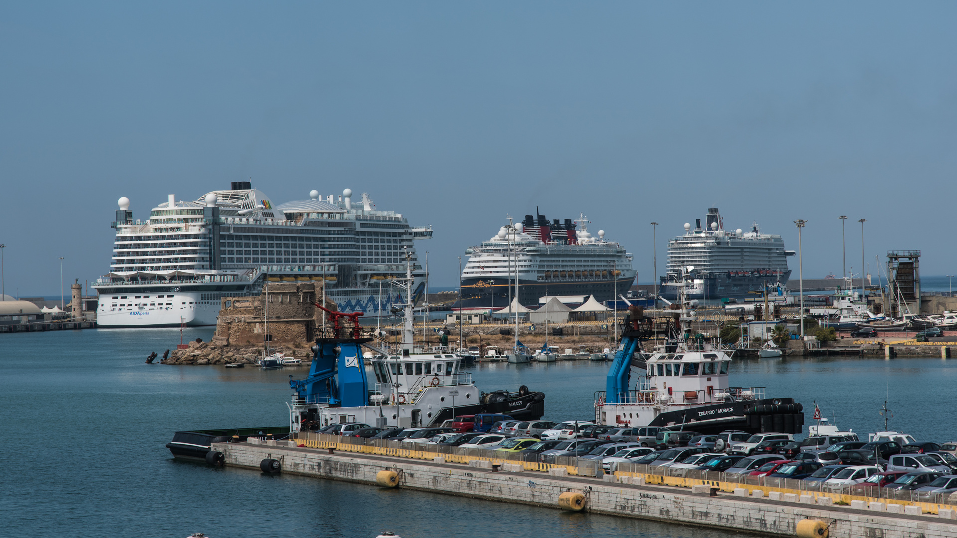 Im Hafen von Civitavecchia