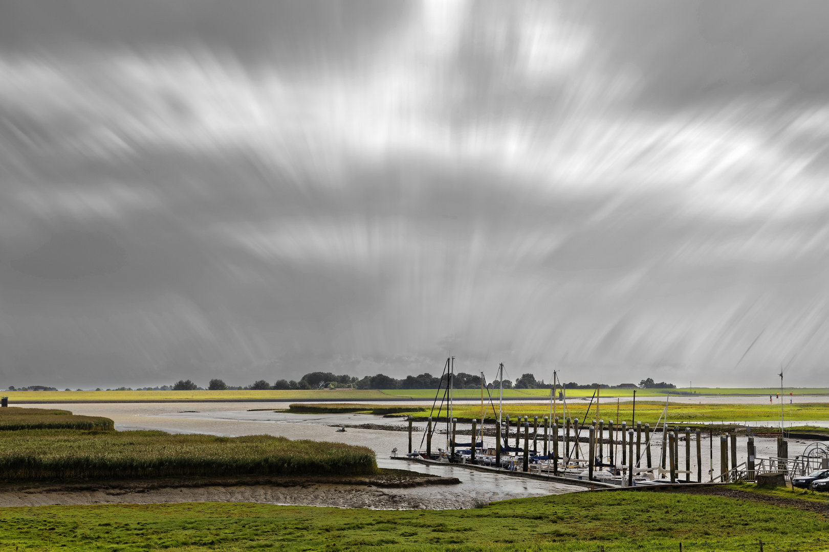 Im Hafen von Emden Petkum in Ostfriesland