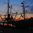 Im Hafen von Greetsiel geht die Sonne auf