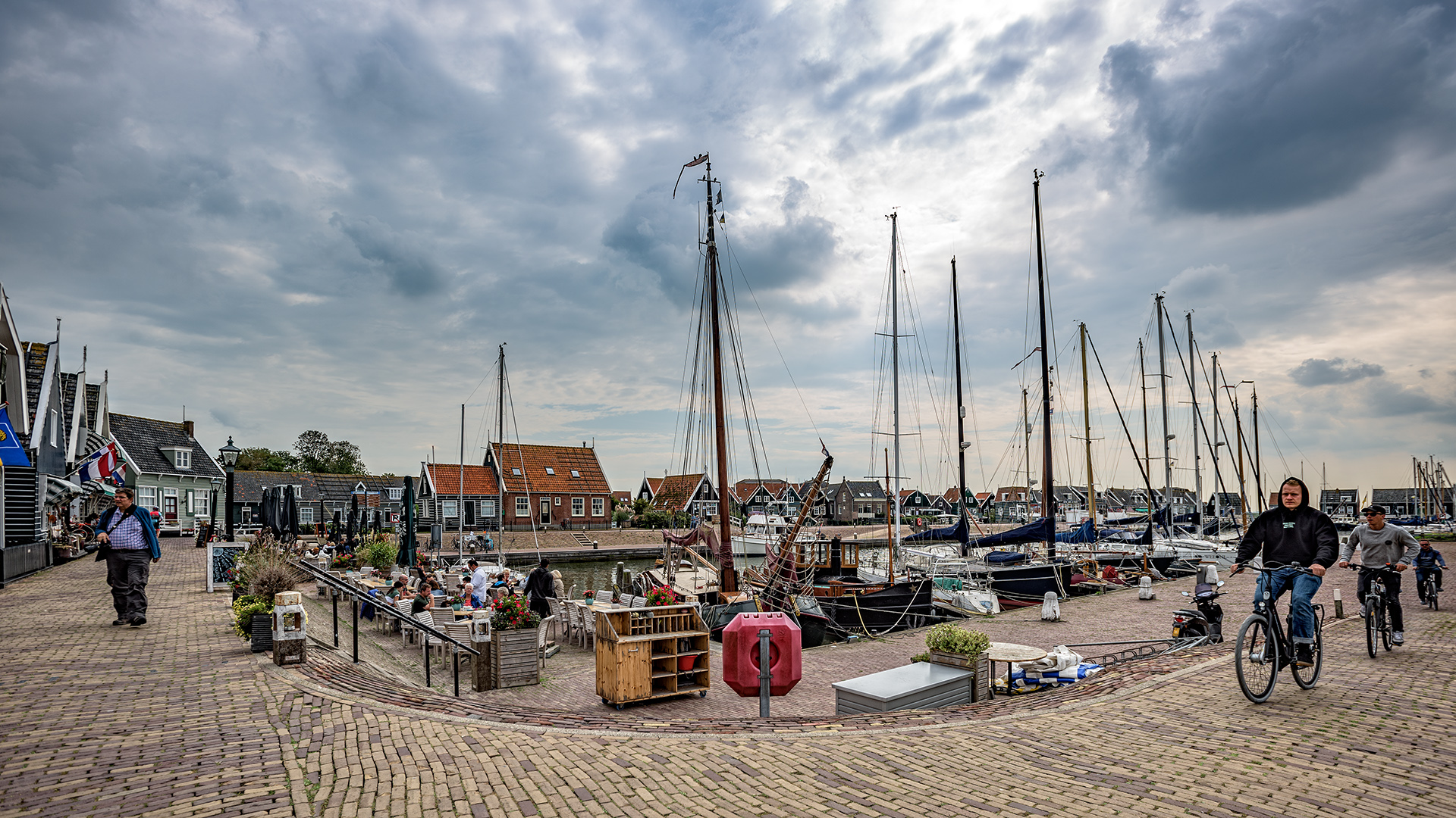 im Hafen von Marken