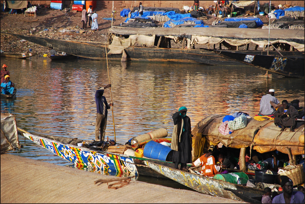 Im Hafen von Mopti