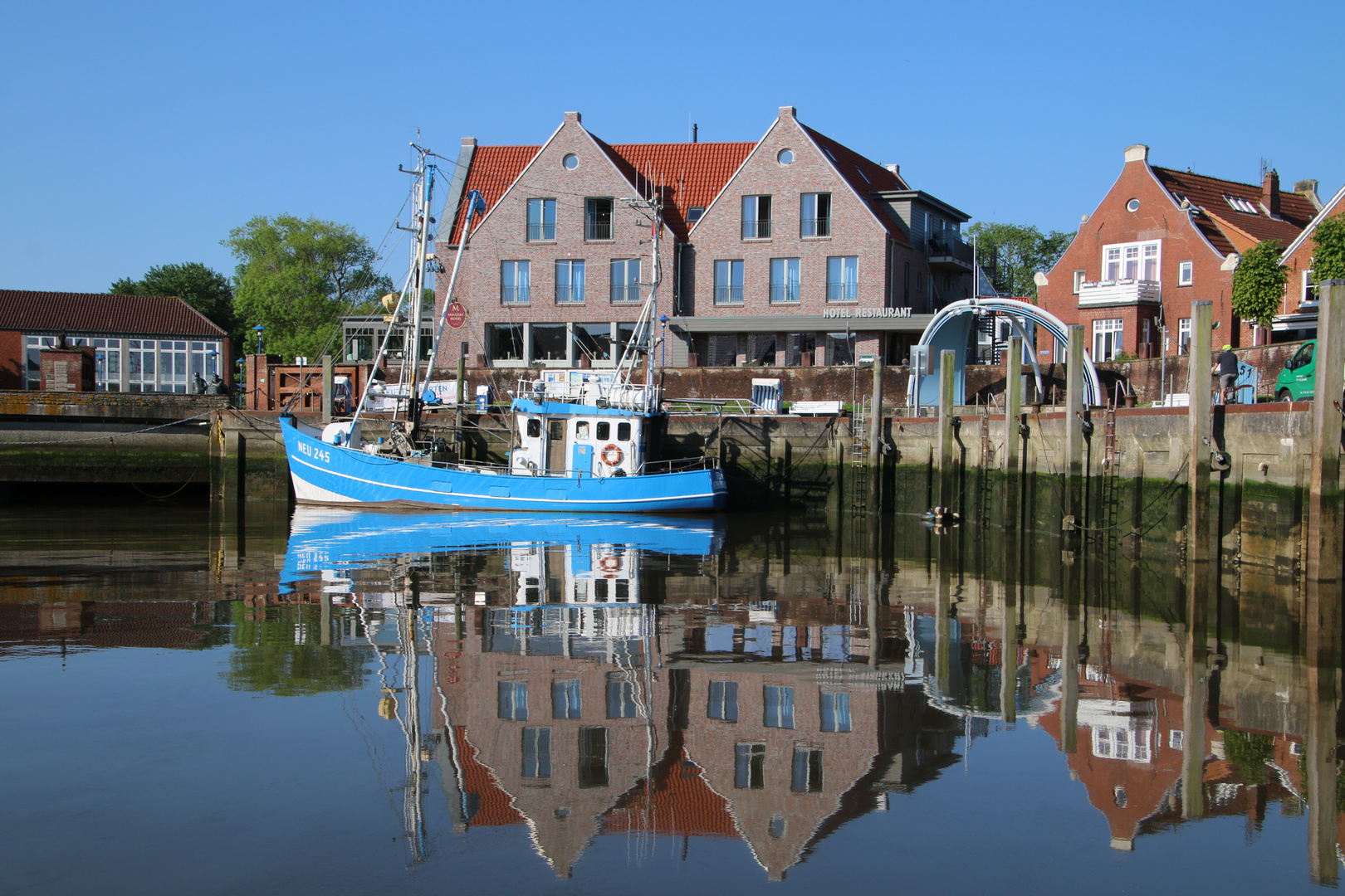 Im Hafen von Neuharlingersiel