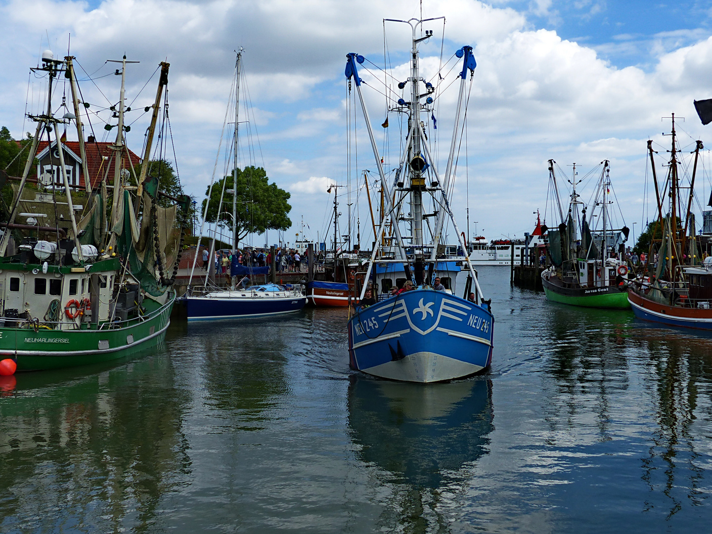 Im Hafen von Neuharlingersiel