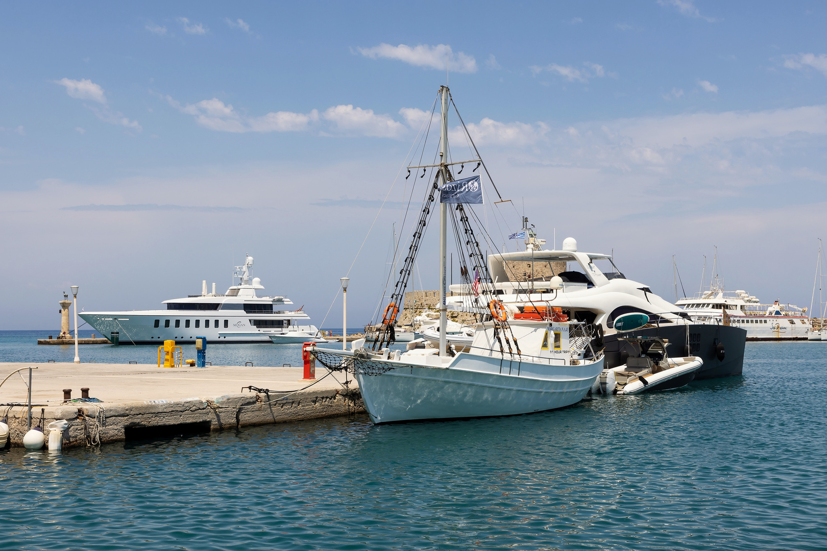 Im Hafen von Rhodos Stadt