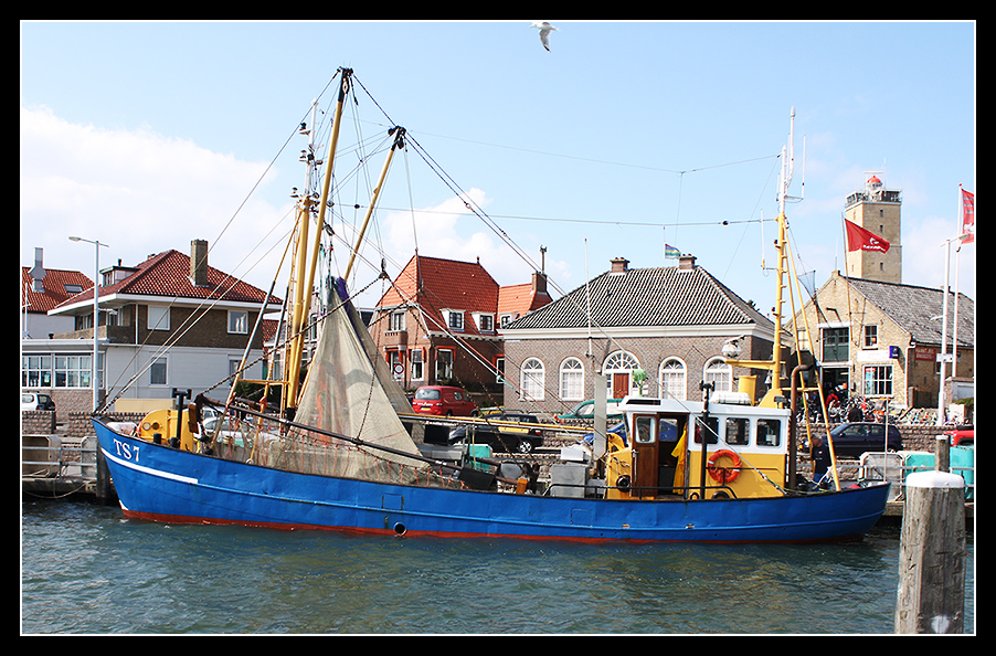 Im Hafen vor Anker...