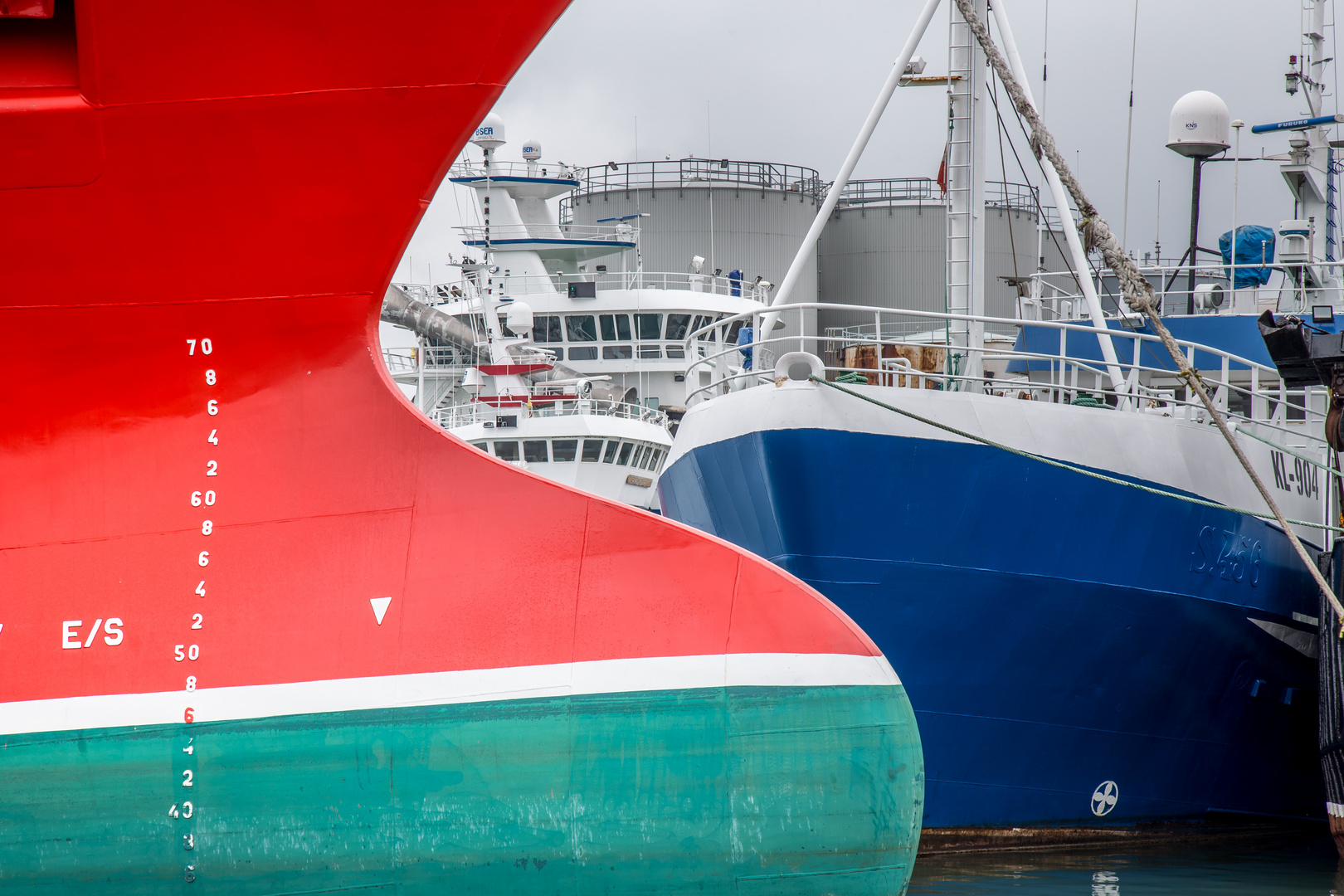 Im Hafen wird es eng Foto & Bild | new, hafen, schiff Bilder auf
