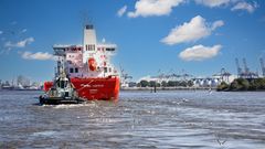 IM HAMBURGER HAFEN