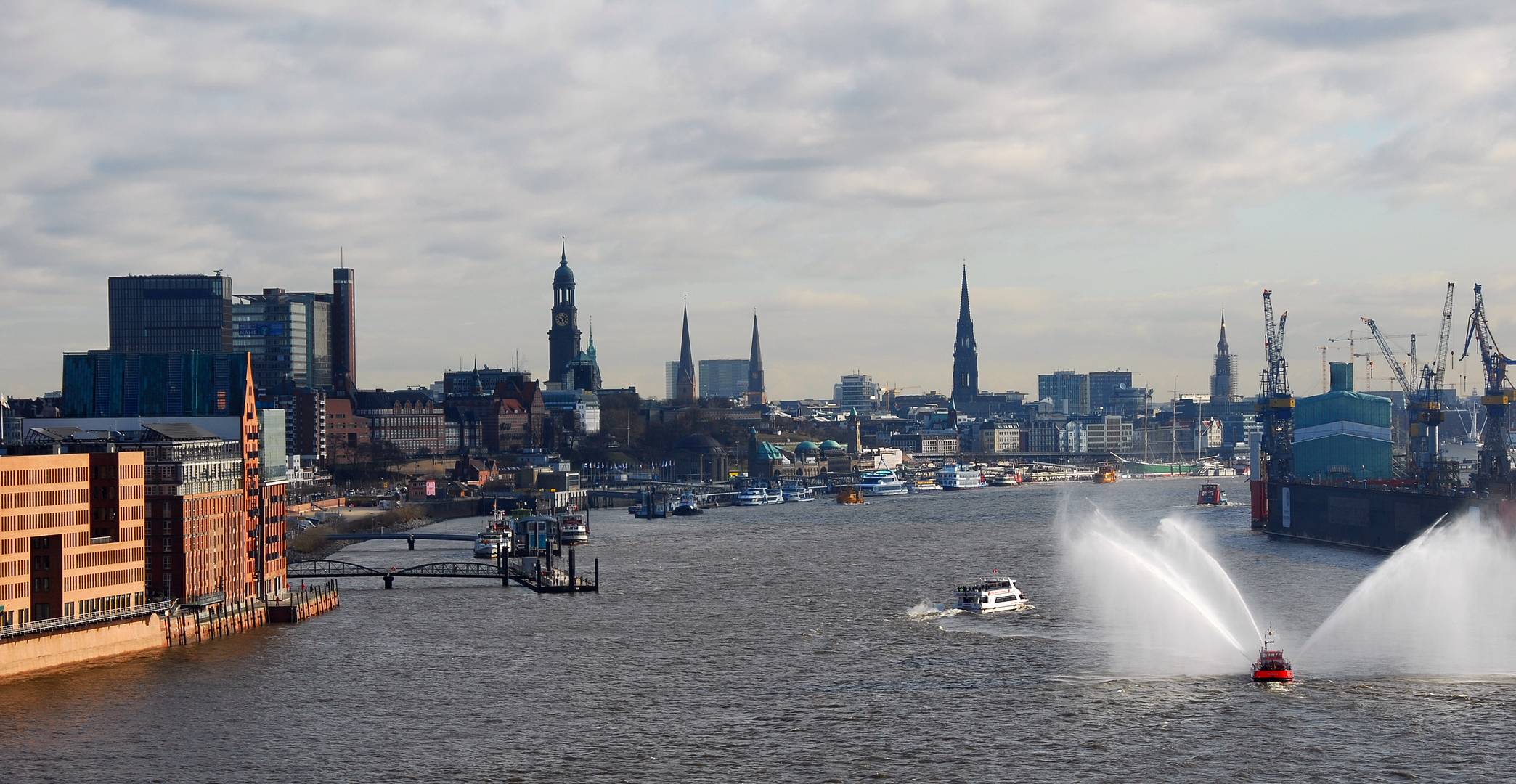 Im Hamburger Hafen ...