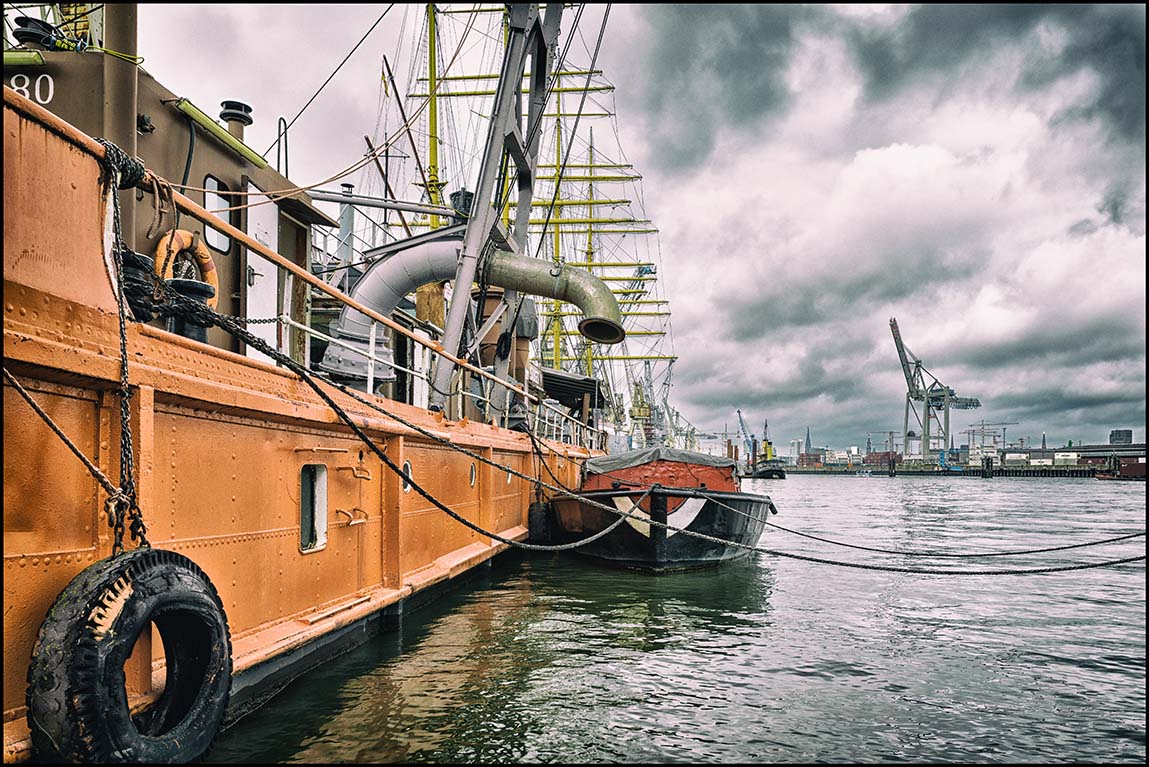 Im Hansahafen Hamburg ...