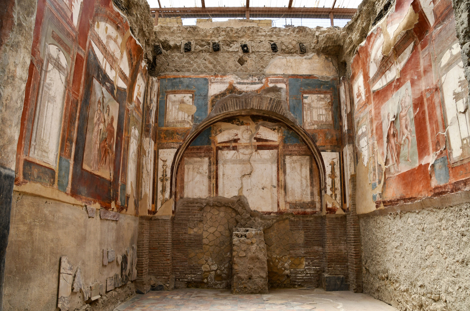 Im Haus des Priesterkollegs der Augustalen in Herculaneum