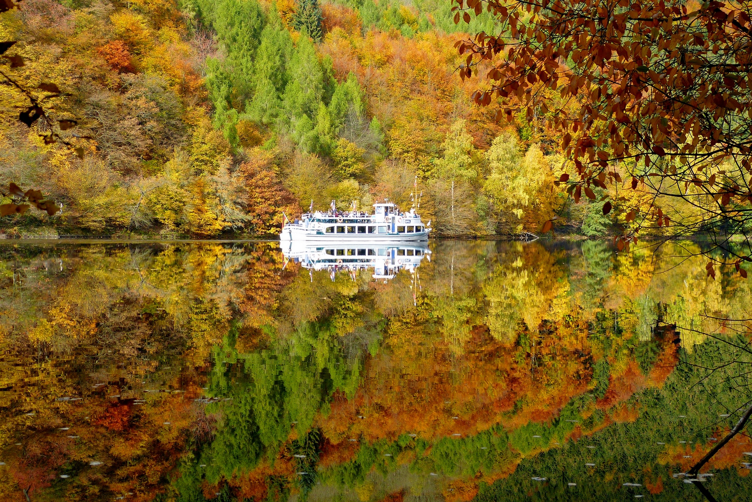 im Herbst die letzte Schiffsfahrt