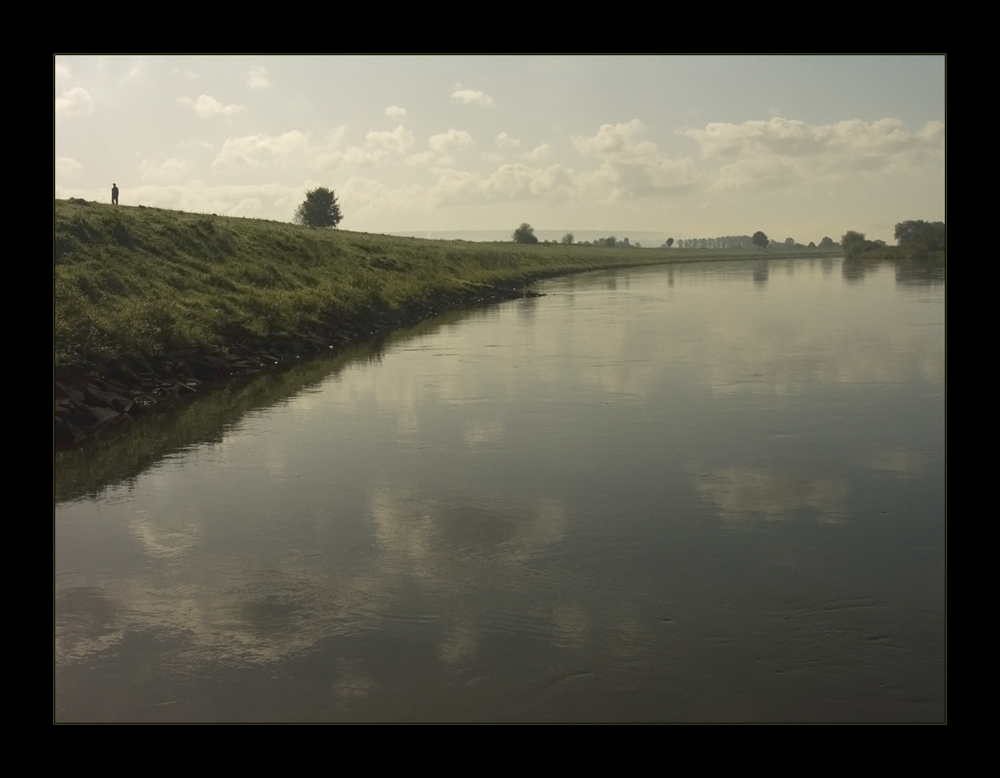 Im Herbst-Licht-Dunst an der Weser - nach dem Aufsteigen des Nebels...