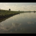 Im Herbst-Licht-Dunst an der Weser - nach dem Aufsteigen des Nebels...