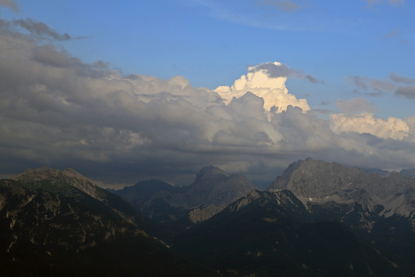 Im Himmel gehen die Berge weiter 