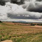 ...im Hintergrund: der Donnersberg