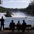 Im Hintergrund der Rheinfall