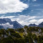 im Hintergrund die Zugspitze