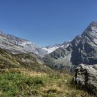 Im Hintergrund ist der Hüfigletscher mit der Hüfihütte SAC 2334 m zu sehen