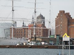 Im Hintergrund Ozeaneum,Jacobikirche,"Gorch Fock"