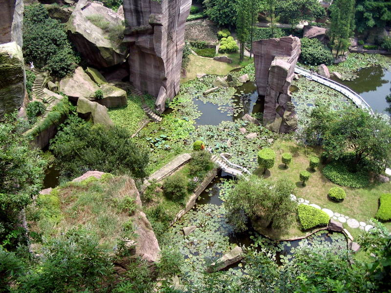 Im historischen Steinbruch am Lianhuashan (Lotusberg)