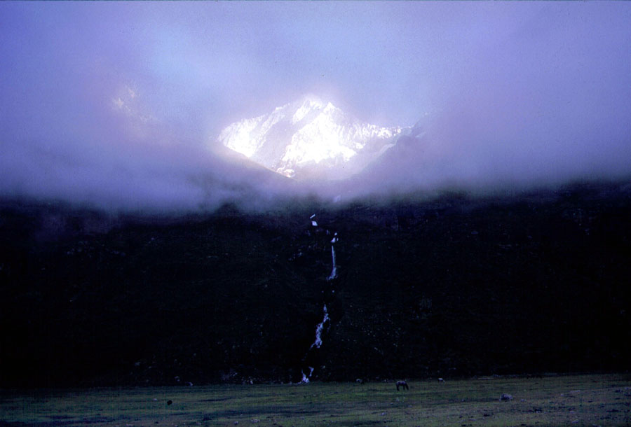 Im Hochgebirge bei Huaraz frühmorgens