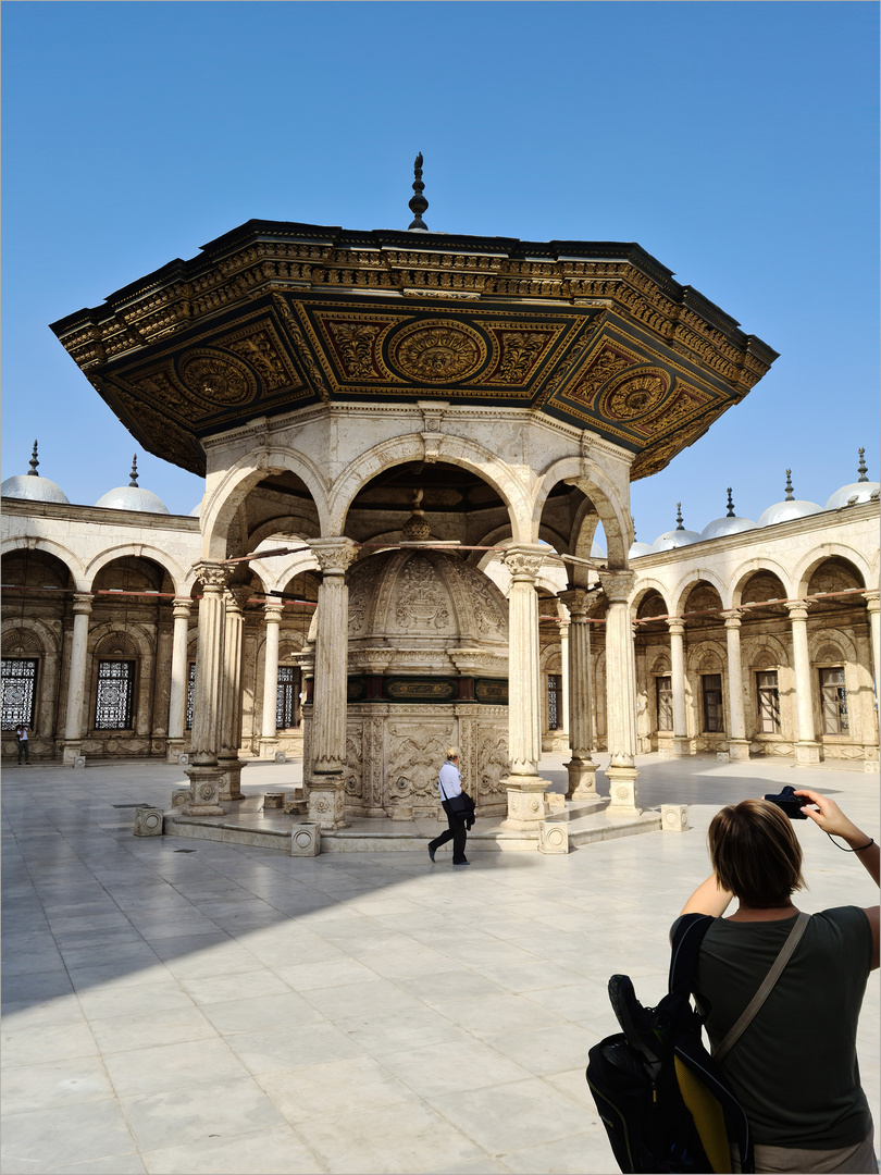 Im Hof der Alabaster Moschee