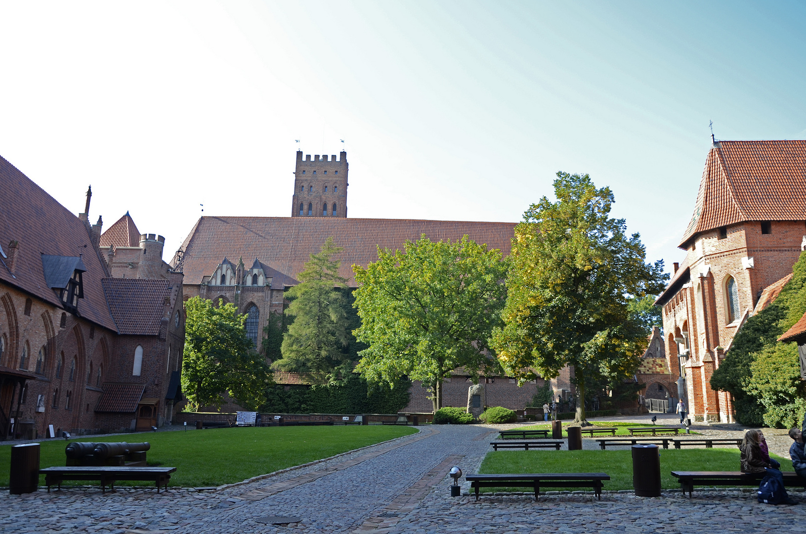 Im Hof der Marienburg .