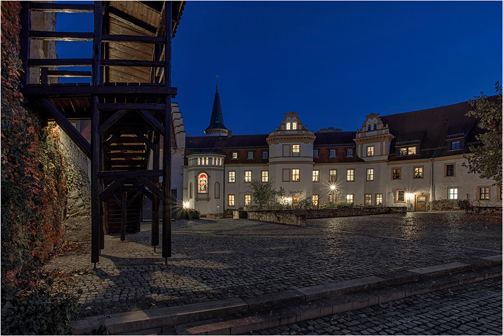 im Hof von Schloß Schkopau