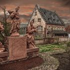 Im Hofgarten der Basilika-Pfarrei St. Marcellinus und Petrus Seligenstadt