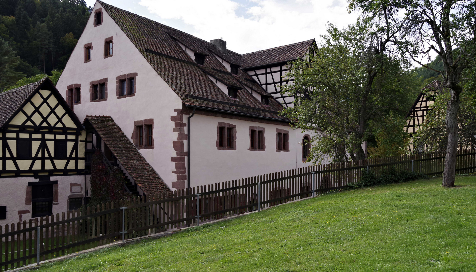 ..im Innenbereich vom Kloster Hirsau