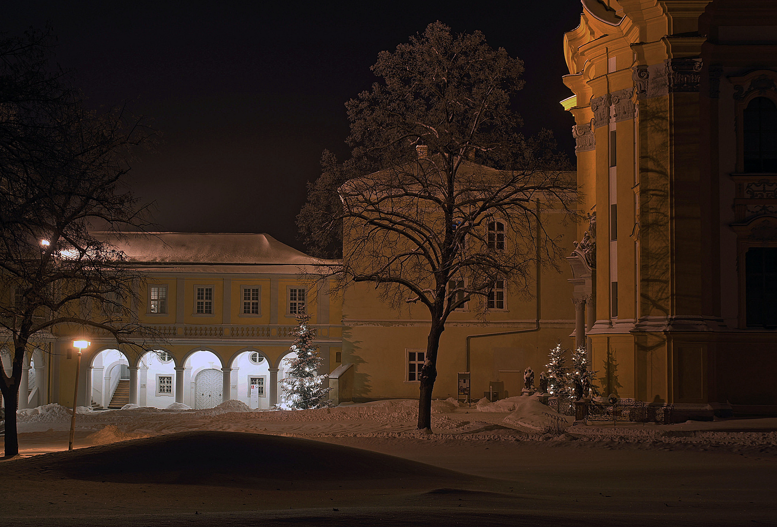 Im Innenhof des Klosters Neuzelle