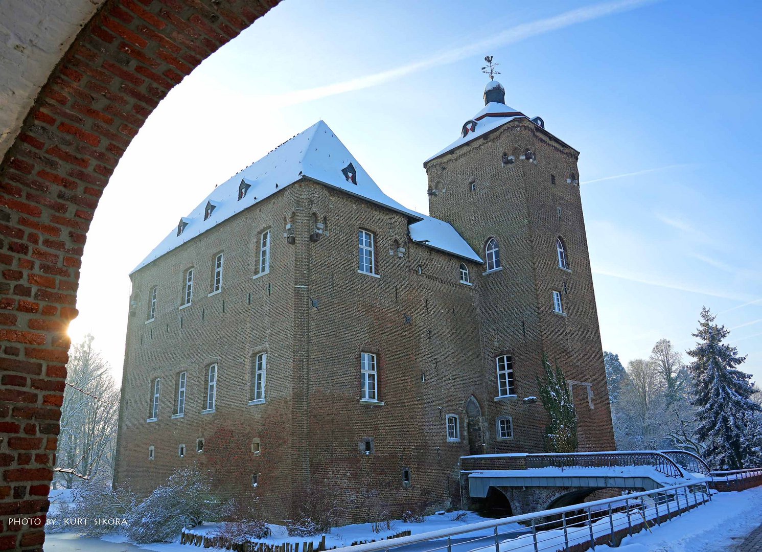 Im Innenhofgelände Burg Trips.