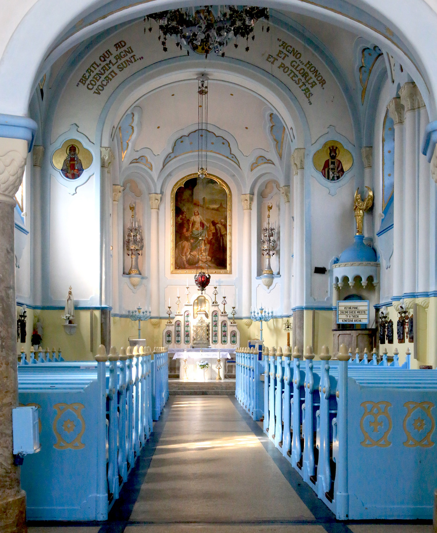 Im Inneren der Blauen Kirche