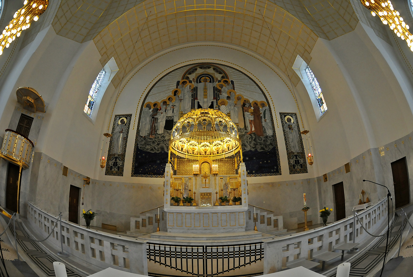 Im Inneren der Otto Wagner Kirche