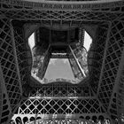 Im Inneren des Eiffelturms