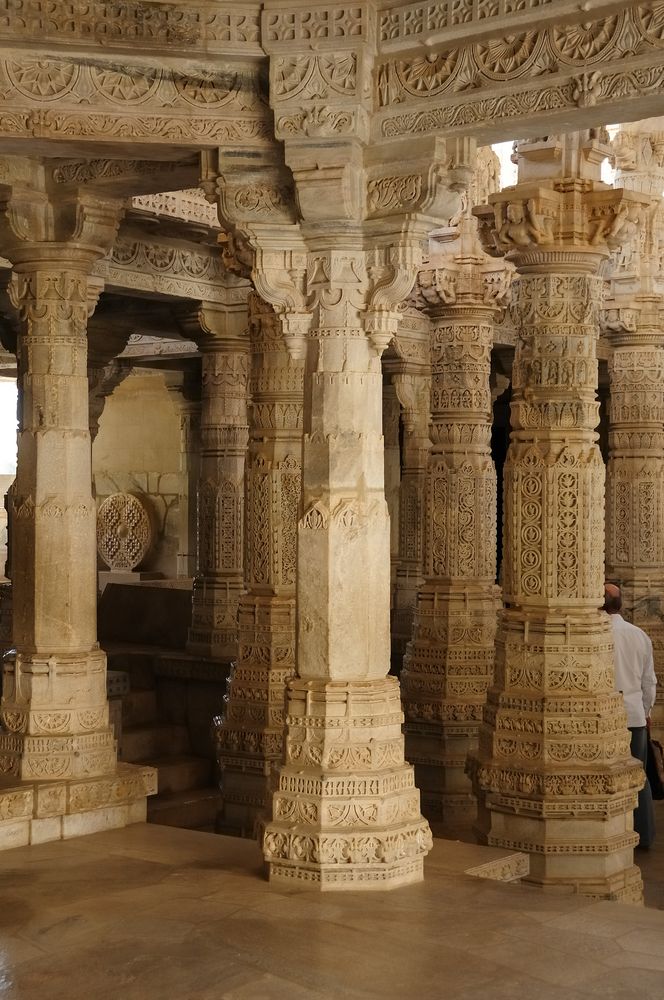 Im Jain Tempel zu Ranakpur