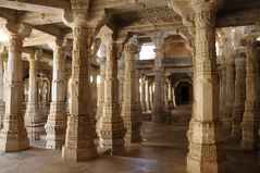 Im Jain Tempel zu Ranakpur