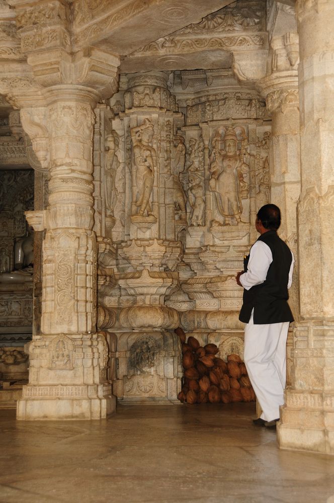 Im Jain Tempel zu Ranakpur