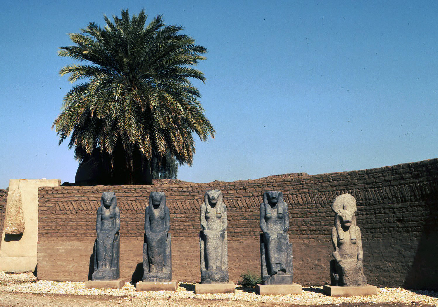 Im Karnak-Tempel "links hinten"